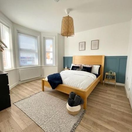 Central, Bright & Spacious Apartment - Parking Included 伯恩茅斯 外观 照片