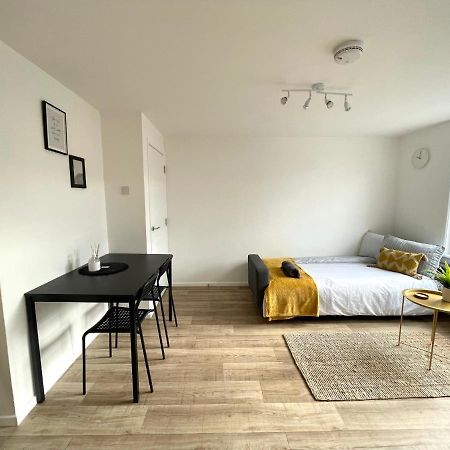 Central, Bright & Spacious Apartment - Parking Included 伯恩茅斯 外观 照片