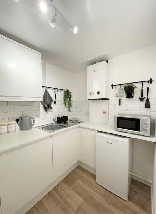 Central, Bright & Spacious Apartment - Parking Included 伯恩茅斯 外观 照片