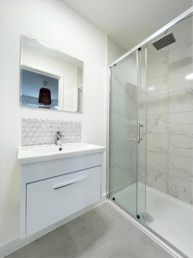 Central, Bright & Spacious Apartment - Parking Included 伯恩茅斯 外观 照片