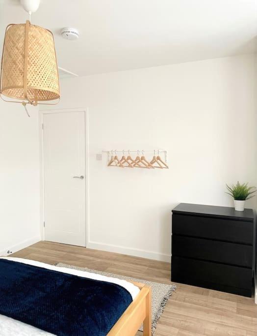 Central, Bright & Spacious Apartment - Parking Included 伯恩茅斯 外观 照片
