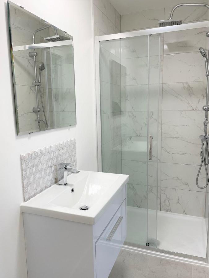 Central, Bright & Spacious Apartment - Parking Included 伯恩茅斯 外观 照片