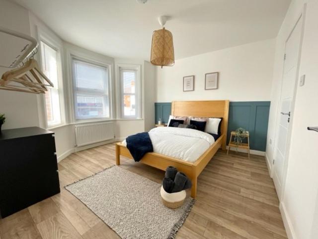 Central, Bright & Spacious Apartment - Parking Included 伯恩茅斯 外观 照片