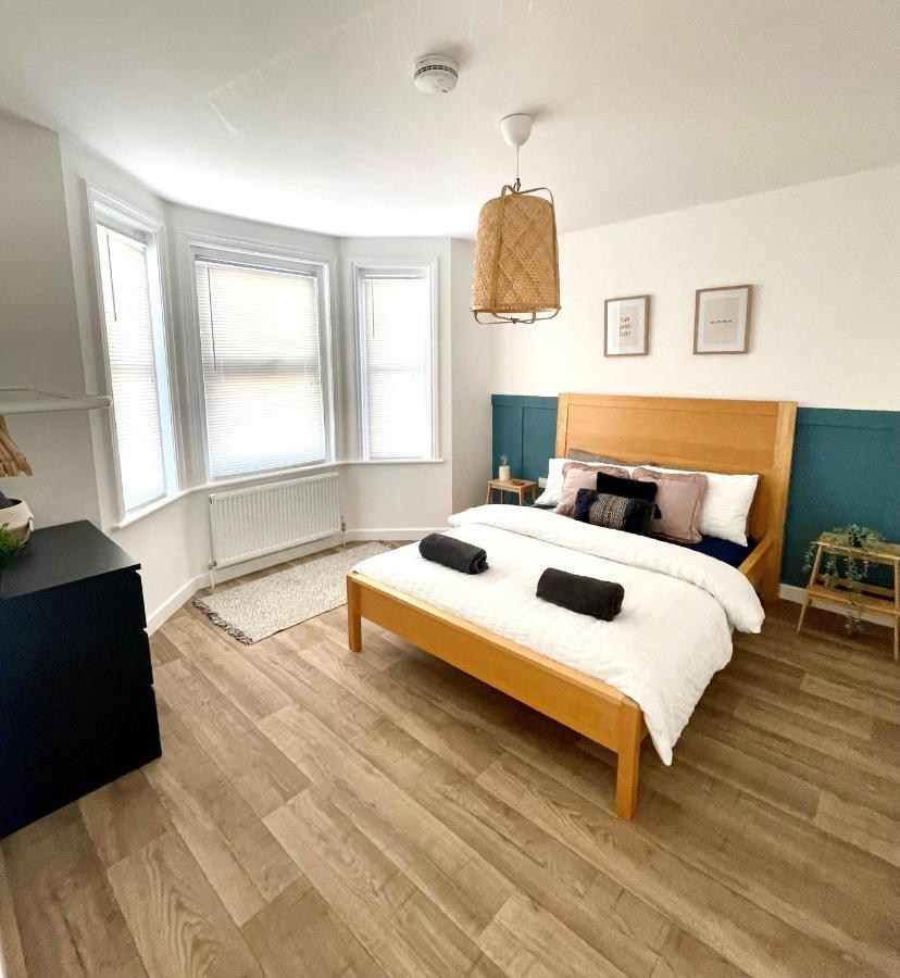 Central, Bright & Spacious Apartment - Parking Included 伯恩茅斯 外观 照片