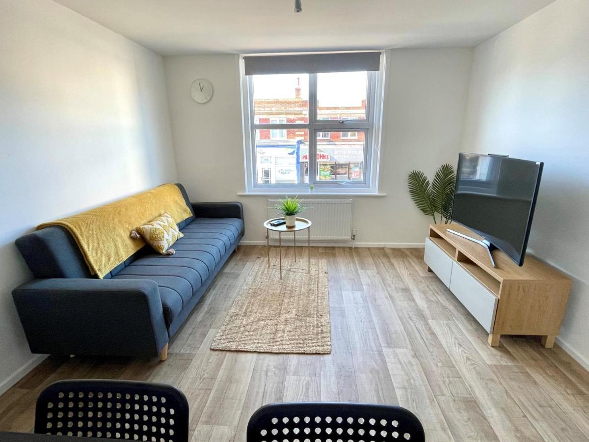 Central, Bright & Spacious Apartment - Parking Included 伯恩茅斯 外观 照片