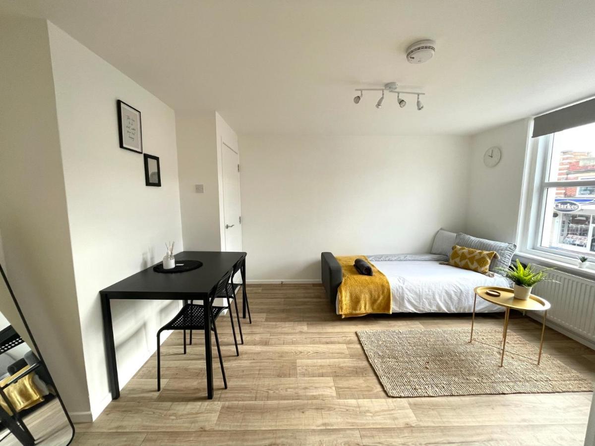 Central, Bright & Spacious Apartment - Parking Included 伯恩茅斯 外观 照片